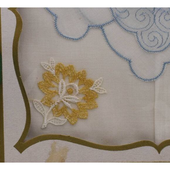 1960s NOS Boxed 3 pc Set Embroidered Applique Floral Pattern Handkerchief Hanky - Picture 3 of 6